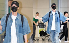 韓國天團BTS防彈少年團成員JIN現身仁川機場搭，做出一舉動讓粉絲全融化！