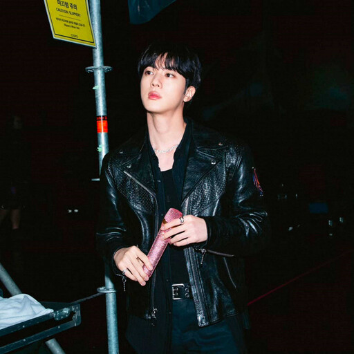 最佳男友穿搭範本!暖男朴寶劍休閒風超出圈、BTS Jin化身酷帥男神現身Coldplay世巡