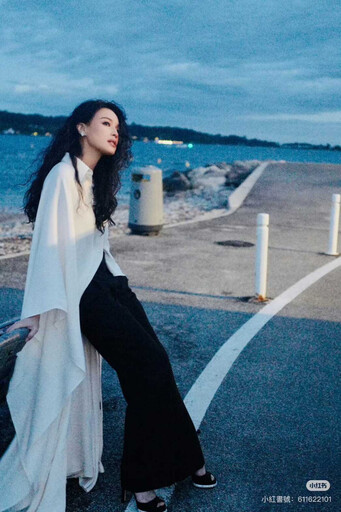 舒淇在坎城美成教科書!白色禮服露纖腰氣場超強,連私服也上熱搜、手拎BV包太吸睛