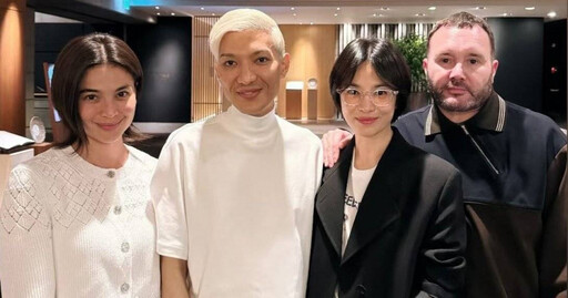 宋慧喬限動帥炸!穿黑西裝變身「霸氣女總裁」 粉絲全跪:快來收我當下屬