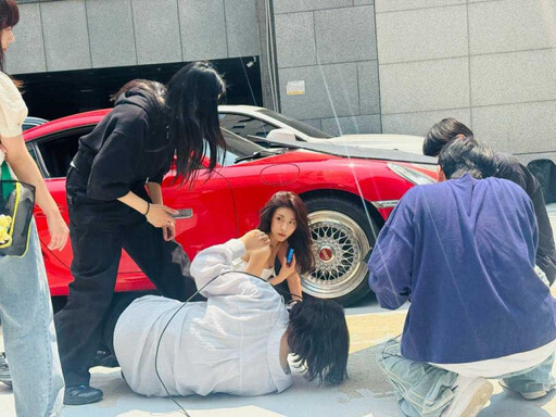 47歲河智苑近照瘋傳!低胸爆乳、性感螞蟻腰掀熱議,網驚呼:根本20世代少女
