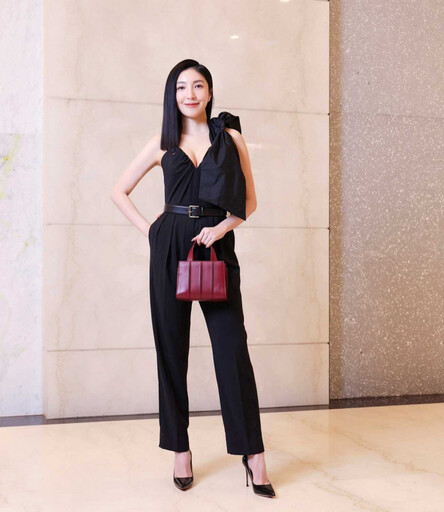 楊謹華深V爆乳性感現身Max Mara,合體蔡詩芸、吳映潔比美!立體蝴蝶結造型、甜美氣場拉到最滿