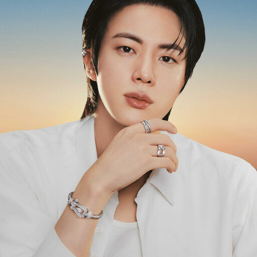 男神、女神最愛「發光神器」!BTS Jin戴陽光系珠寶、炸出迷人魅力發,劉詩詩一出手就是優雅天花板