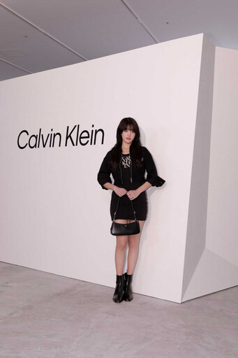 從Levi’s到CK、連女星都淪陷！山本舞香性感露腰、全白丹寧超火辣，Minnie全黑丹寧飆出酷帥女王感