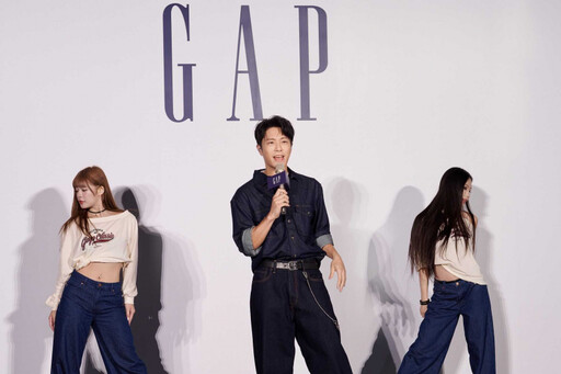 韋禮安穿上Gap秋裝帥炸現場、獻唱新歌+舞蹈首秀超俏皮!自爆會穿情侶穿、寵妻發言曝光