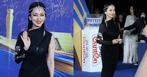 72歲女星久違走紅毯美到被封『逆齡天花板』！穿黑紗禮服大秀纖細好身材