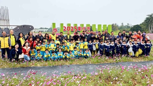 彰化市花漾Chill賞花樂 田間稻草藝術與花海浪漫綻放