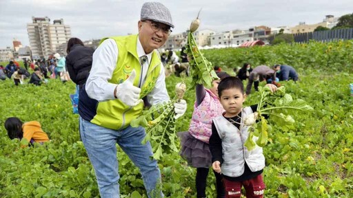 彰化市花漾Chill賞花趣 親子拔蘿蔔樂開懷