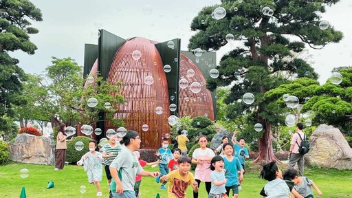 粉紅花海夢幻綻放 成美文化園夏日浪漫登場
