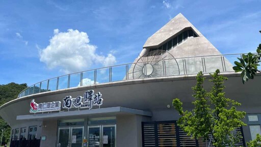 暑假親子出遊新選擇！「度咕夏日大冒險」南仁湖熱鬧登場 湖口服務區巨型酷洛米首登場 成為最萌打卡點