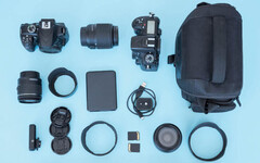 2024年10款相機包：單眼、微單眼相機都能裝！相機後背包、側背包、小相機包推薦