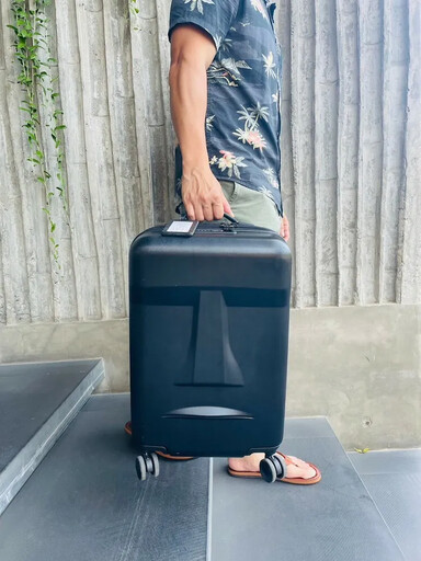 超可愛的摩艾造型行李箱！陪你出國旅行，吸睛度100分