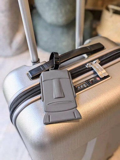 超可愛的摩艾造型行李箱！陪你出國旅行，吸睛度100分