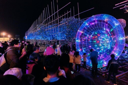 台灣燈會安平燈區大年初一 人潮湧現 單日破40萬人次參觀