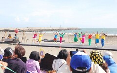 台南400農漁藝術地景藝術節 海風夕陽沙灘伴歌王歌后演出