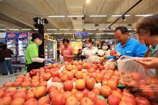 日本青森蘋果150週年慶 家樂福鼎山店推出優惠