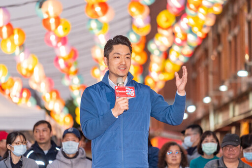 台北年貨大街歡慶30週年 蔣萬安與潘若迪現身迪化街傳遞新年祝福