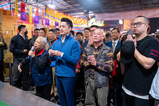 台北年貨大街歡慶30週年 蔣萬安與潘若迪現身迪化街傳遞新年祝福