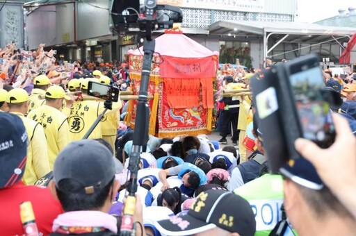 白沙屯媽祖駐駕受天宮回鑾起駕 縣長許淑華獻花送駕
