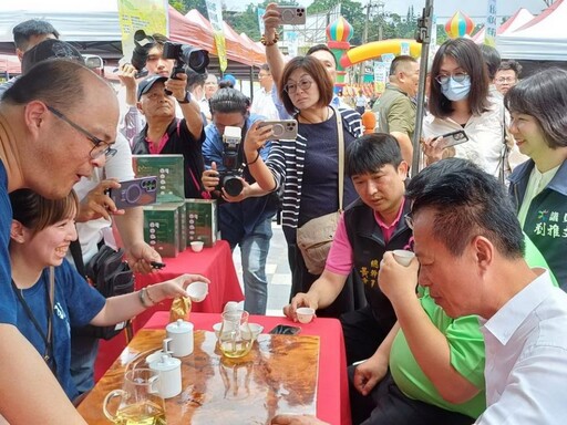 114年春季優良茶競賽頒獎 翁章梁贈匾特等獎現代茶業等道賀