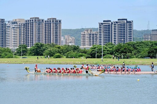 新北市議長盃龍舟錦標賽登場 侯友宜:用運動歡度端午