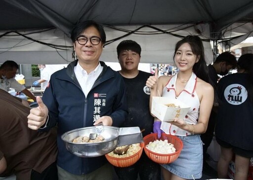 2025高雄鹹酥雞嘉年華熱力開炸 首日吸引破5萬人潮