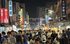 六合夜市人潮爆發攤商讚演唱會帶動業績翻倍