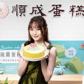 順成蛋糕全新「斑蘭蛋糕」上市，道地新加坡甜點限時特價 NT$399 元！