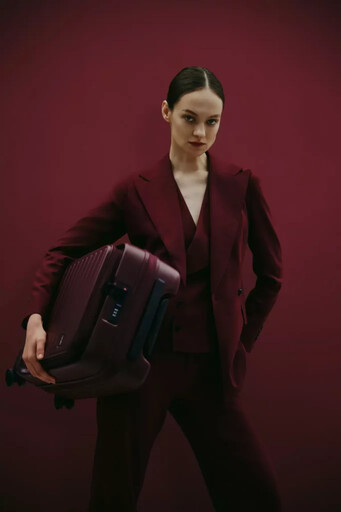 今夏質感出遊優雅提案!LOJEL CUBO儀式感滿分限定新色「葡萄紫紅」亮相