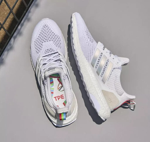 全新台北城市限定 ULTRABOOST TAIPEI 鞋款