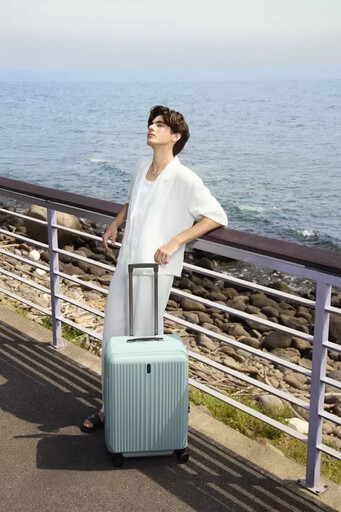 晴空萬里來場盛夏旅行！萬國通路 KK50-2 推出「晨霧藍」新色 演繹夏日從容「裝」得優雅