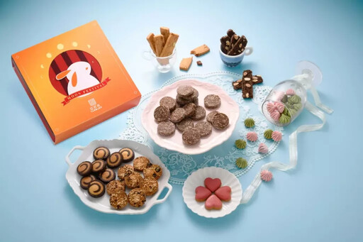 吃的到蛋黃酥風味!亞尼克中秋限定生乳捲超搶戲登場 首度跨界獻上創意爆漿「奶黃流心蛋黃酥禮盒」預購限量開賣