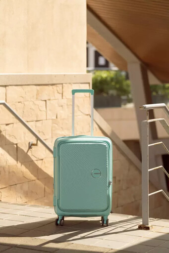 潮翻夏日的色彩風暴!American Tourister CURIO全新「綠松石」x「覆盆莓」