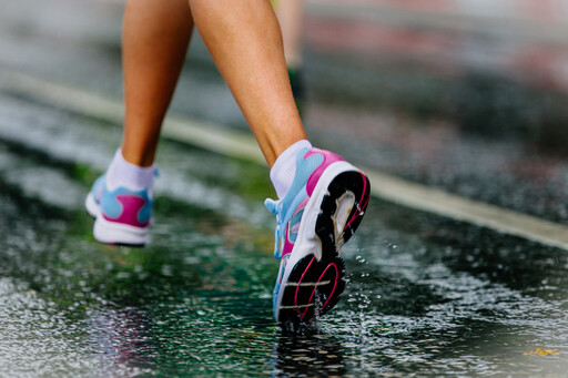選錯防水運動鞋雨天變落湯雞?4招教妳秒變達人!