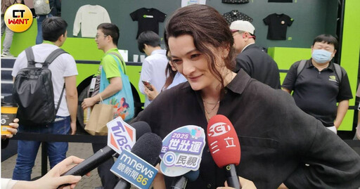 AI新狂潮/公主好美!輝達黃仁勳演講前最美焦點 「最喜歡這禮物」