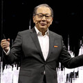 AI新狂潮／聯發科2奈米晶片要來了！ 蔡力行送「這包好物」逗樂黃仁勳