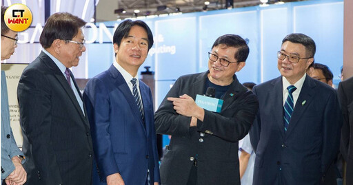 AI新狂潮/賴清德巡COMPUTEX 科技大佬攤位前列隊童子賢介紹「這隻狗」
