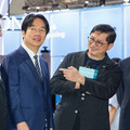 AI新狂潮／賴清德巡COMPUTEX 科技大佬攤位前列隊童子賢介紹「這隻狗」