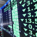 台股重挫728點失守二萬四！ 債券型ETF、台新金等逆勢抗跌