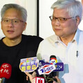 黃仁勳一日快閃台灣不忘跟「這位老友」喝杯酒 大讚「快去買股票」