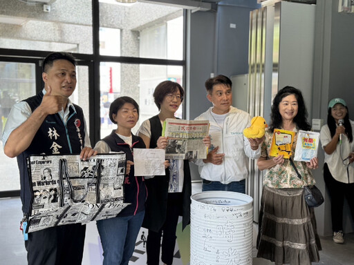 屏東縣青少年中心迎十周年「打開時光膠囊」 有人感動落淚 更驚見當年報紙、售屋廣告單