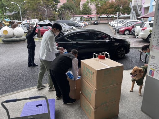 台中關懷協會捐贈物資 埔榮護理之家度暖冬