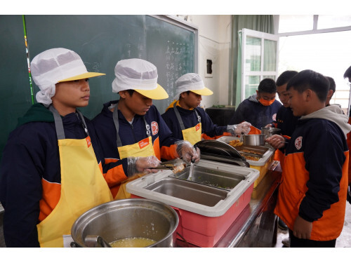 屏東縣友善校園週宣導 周縣長嘉許瑪家國中奪創意營養午餐冠軍