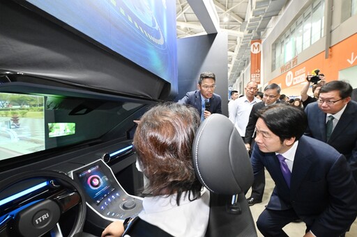 經濟部攜手友達、達運打造創新技術 臺灣最大曲面互動顯示器化身許願樹促成佳偶