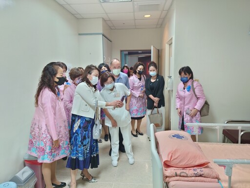 60張全新的電動護理床 世界華人工商婦女企管協會大愛捐贈