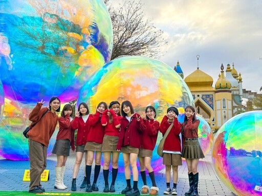 六福村春季慶典 炫彩巨型泡泡球超放閃 「無人機夜光秀」點亮夜空