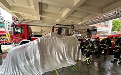 台中市消防局精進電動車搶救能力 提升消防員搶救過程安全
