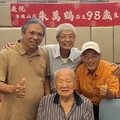 98歲慶生餐會洋溢溫馨 朱萬鶴感謝廣大山友關心