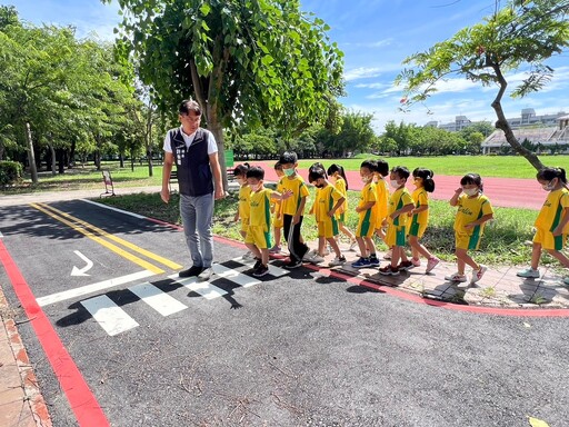 遊戲中學習交通安全知識 大林鎮簡易兒童交通公園啟用