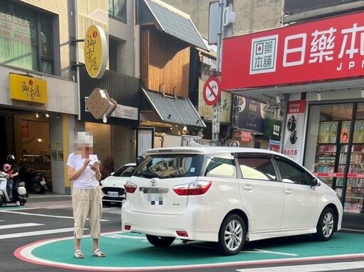 車輛拋錨轉彎處 北門警協助排除